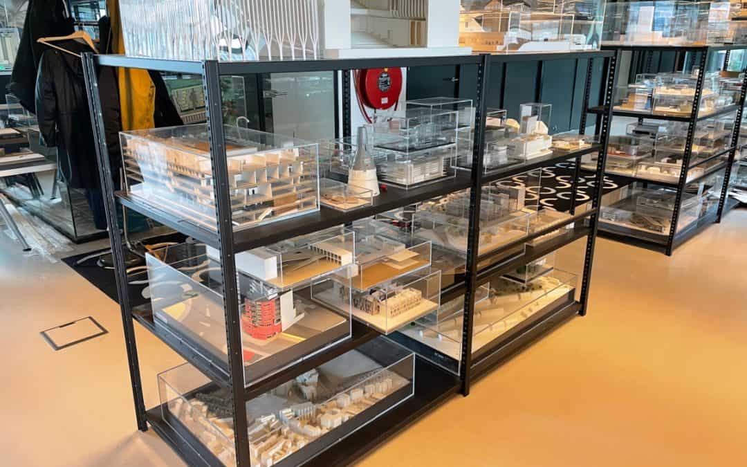 Professionele Plexiglas Vitrines voor Modelpresentaties | Eiso Bergsma