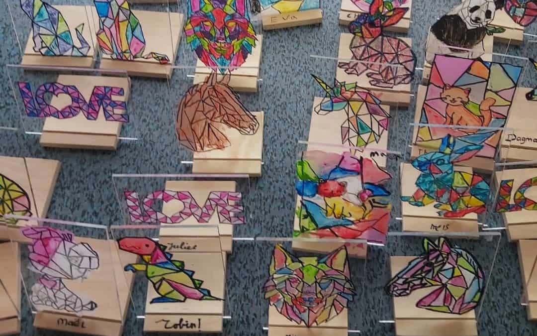 200 plexiglasplaatjes gedoneerd aan Festival Hoogbegaafd