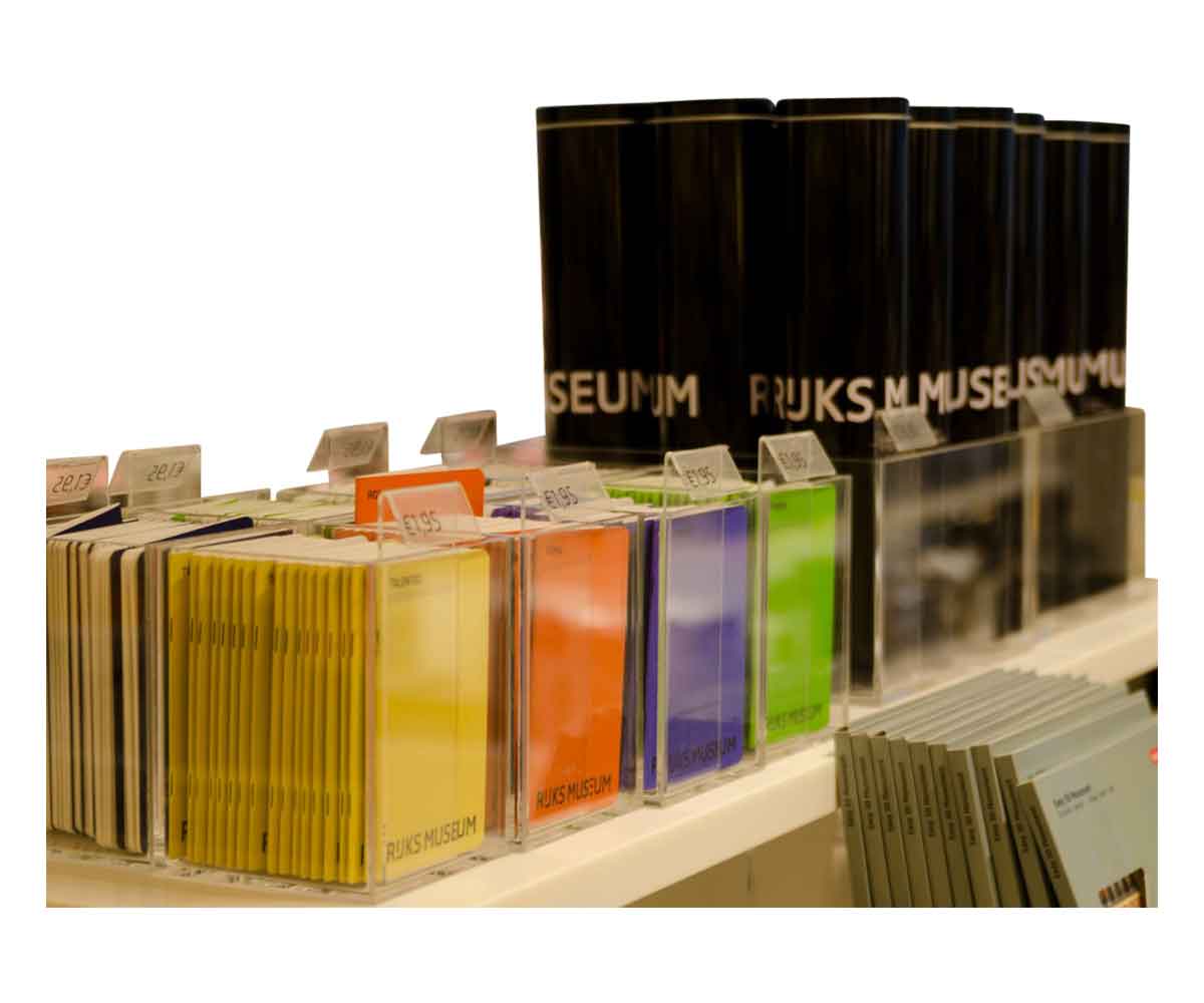 Vitrine voor museum in witte studio